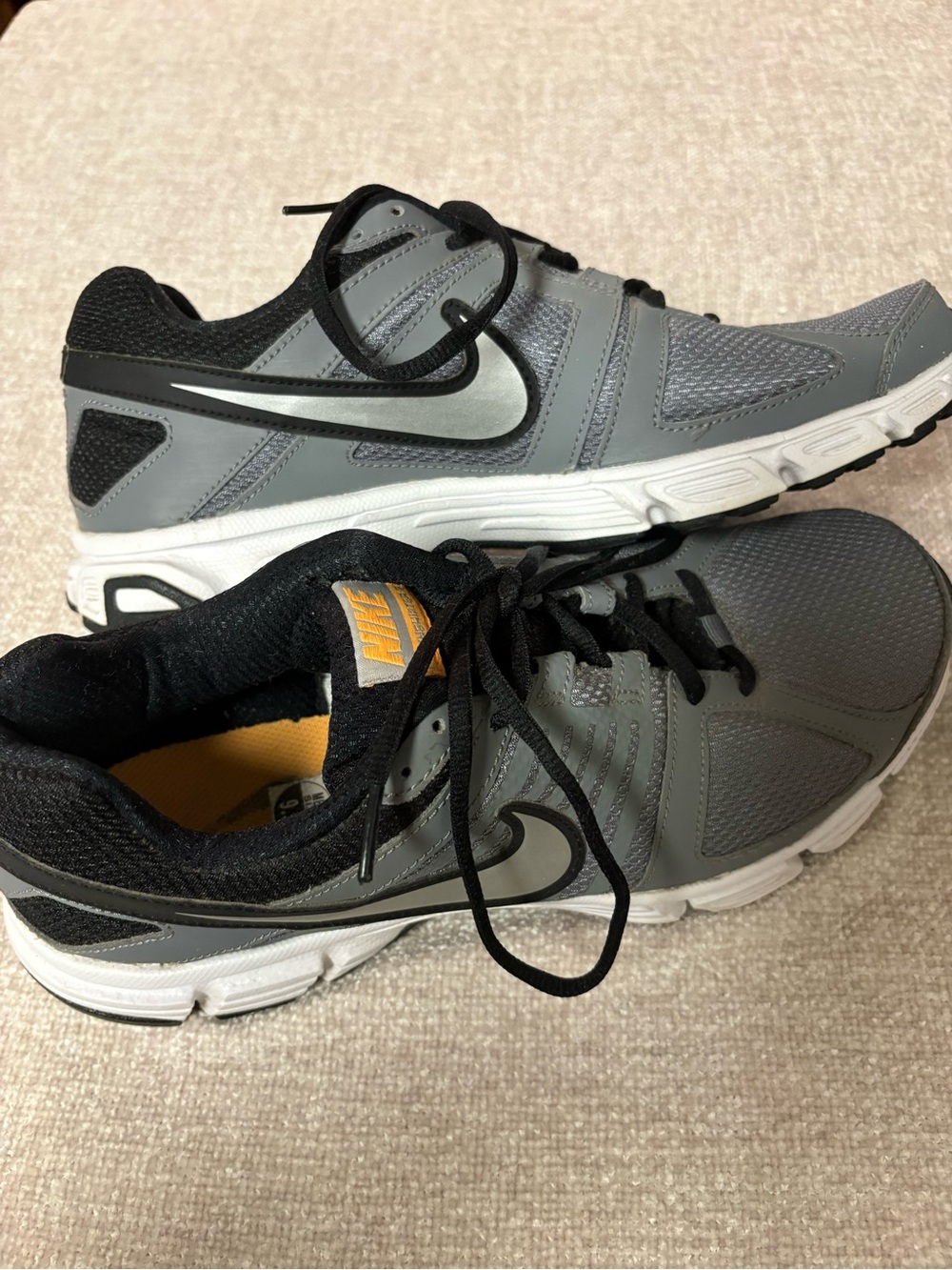 Nike Men’s Gray and Black DownShifter 5 Running Shoes with Orange Logo Size 9.5 - Picture 8 of 16